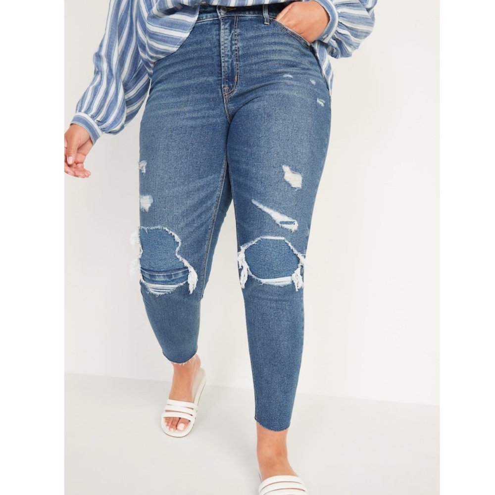 NWT High-rise Skinny jeans with rips and distressing